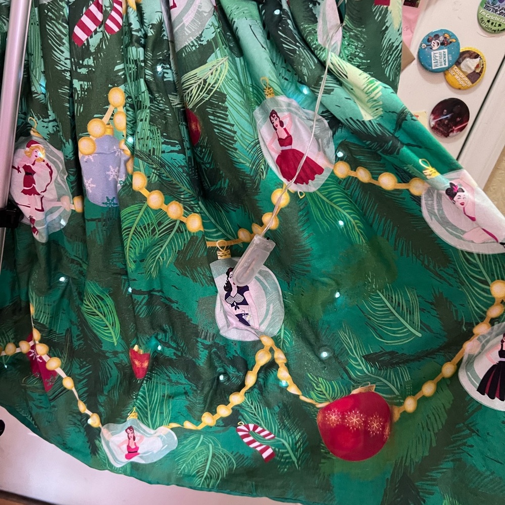 Light up Christmas skirt - Picture 8 of 14